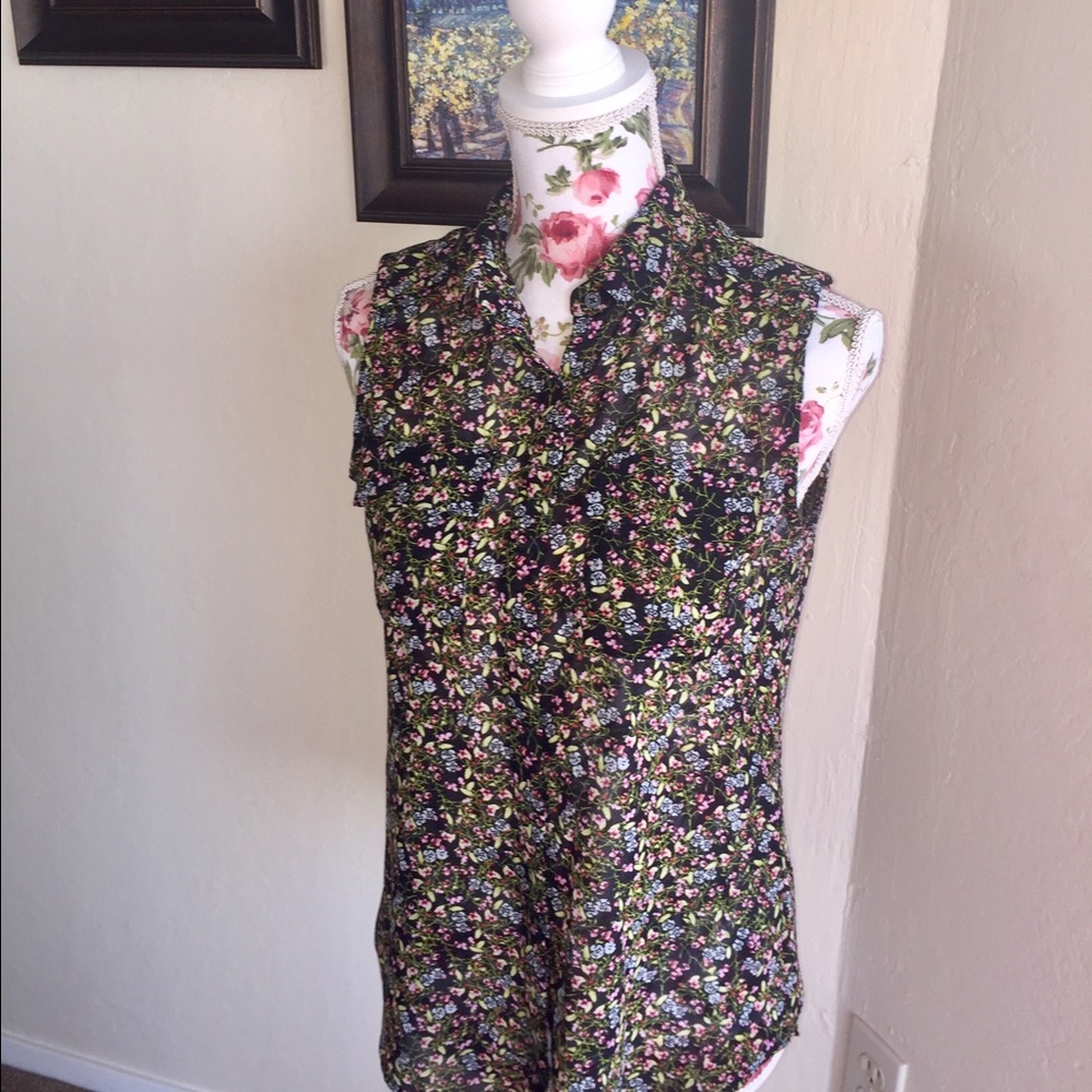Banana Republic Floral Sleeveless Button Down-XS