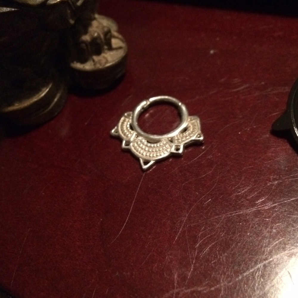 TAWAPA Sterling silver lotus septum 3/8" 16 gauge