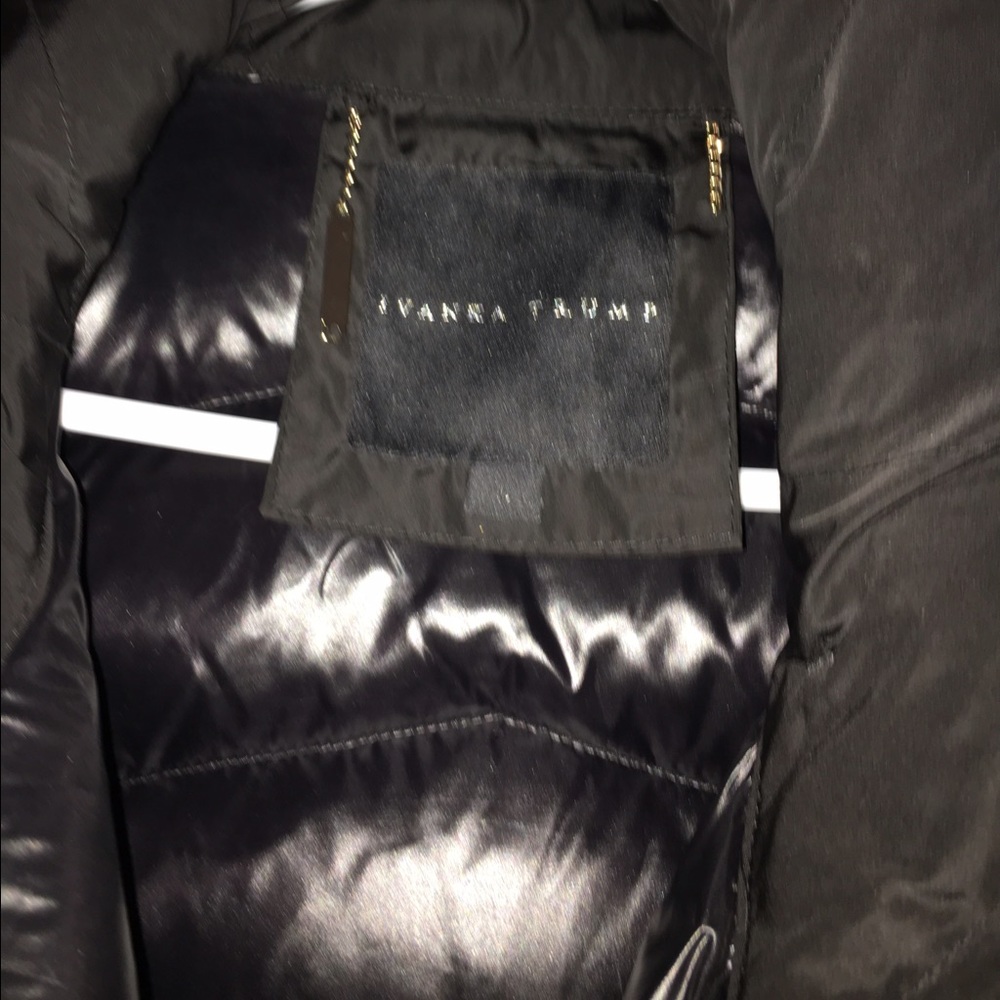 👍Rock bottom price!!Ivanka trump bubble jacket ..