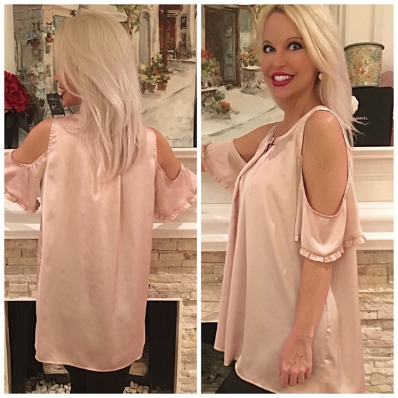 Last 1! 🌸Blush Sateen keyhole cold shoulder tunic - Picture 2 of 2