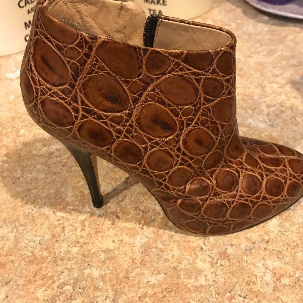 Sneak leather brown booties