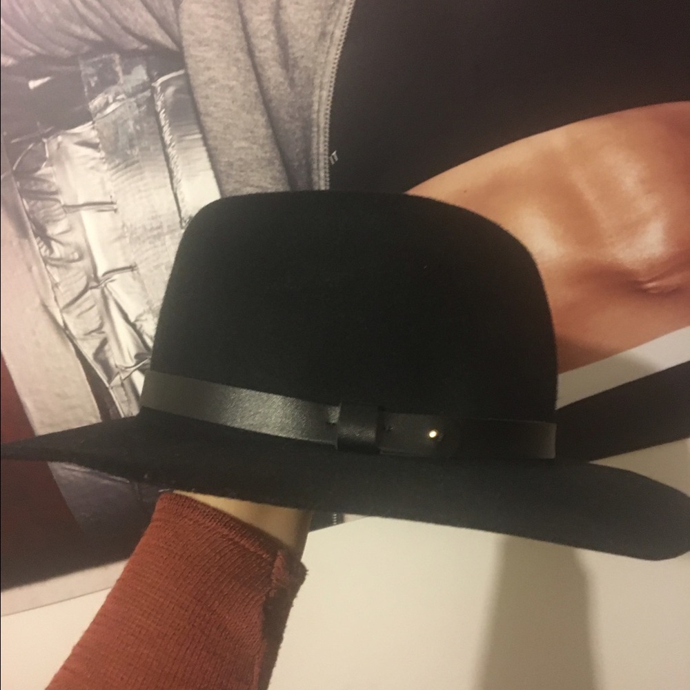 Floppy hat
