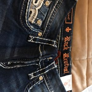 ROCK REVIVAL JEANS SIZE 26 retails for 169.00 New!