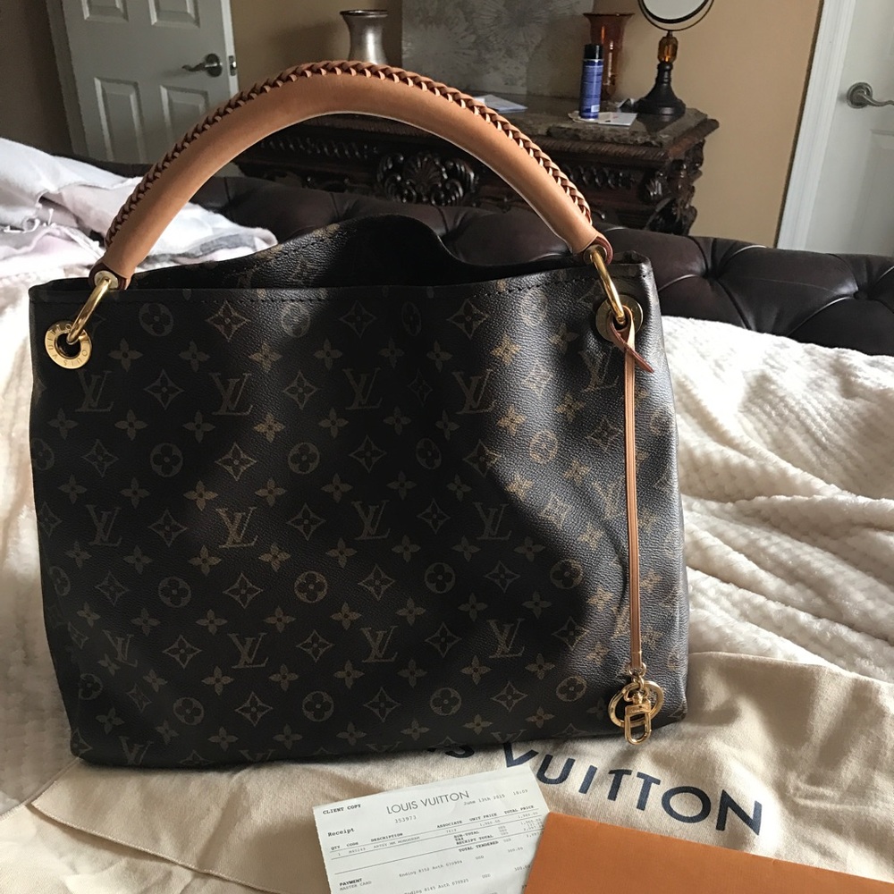 ❗❗SOLD❗❗Louis Vuitton Arsty MM
