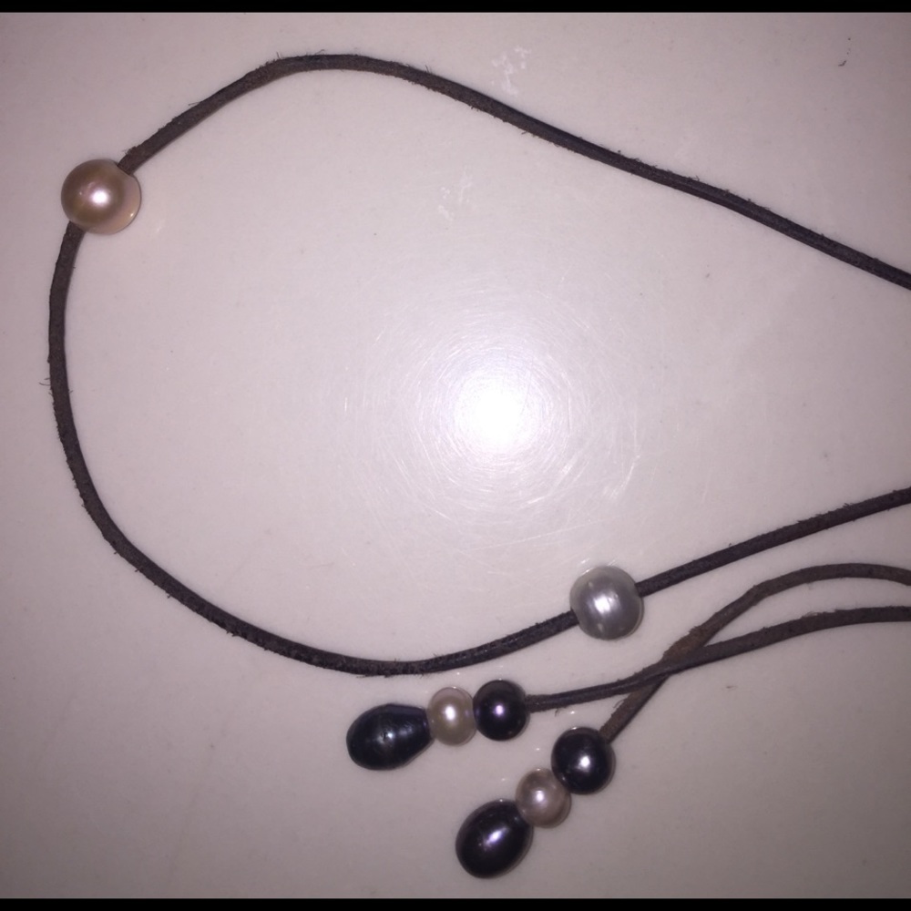 Leather & pearl adjustable necklace!!