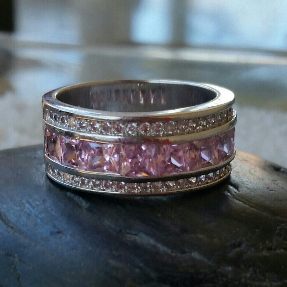 10kt white gold ring with pink and white diamonds