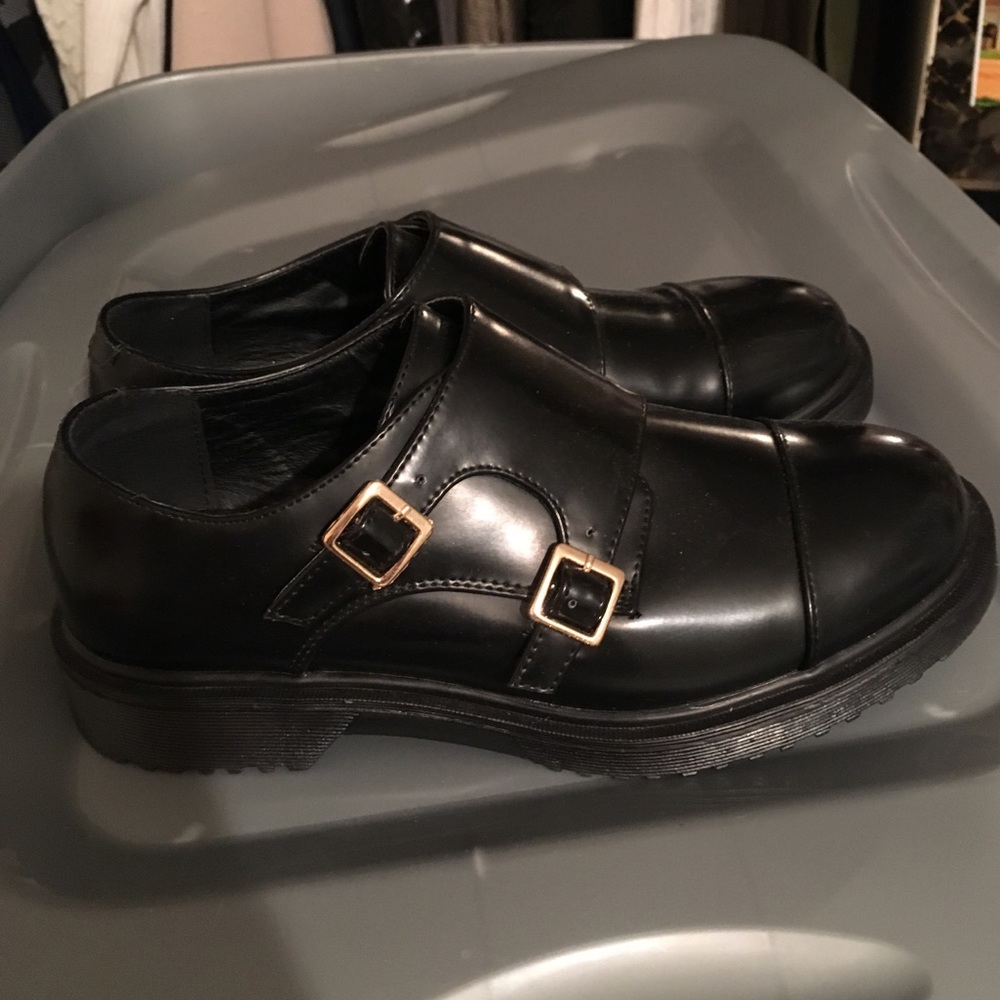 black leather shoes with gold buckle: Size 8 ✨