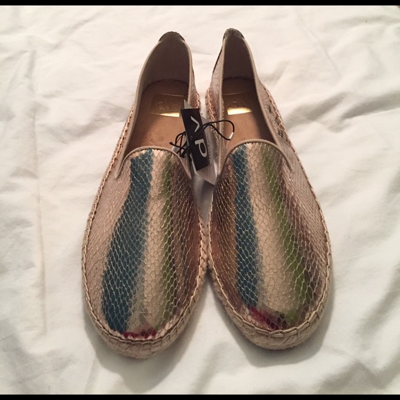 NWT gold slip ons - Picture 2 of 5