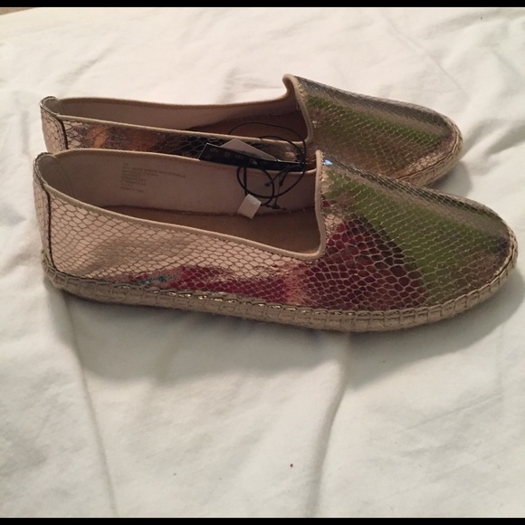 NWT gold slip ons - Picture 3 of 5