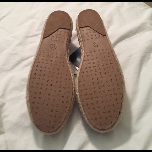 NWT gold slip ons - Picture 5 of 5