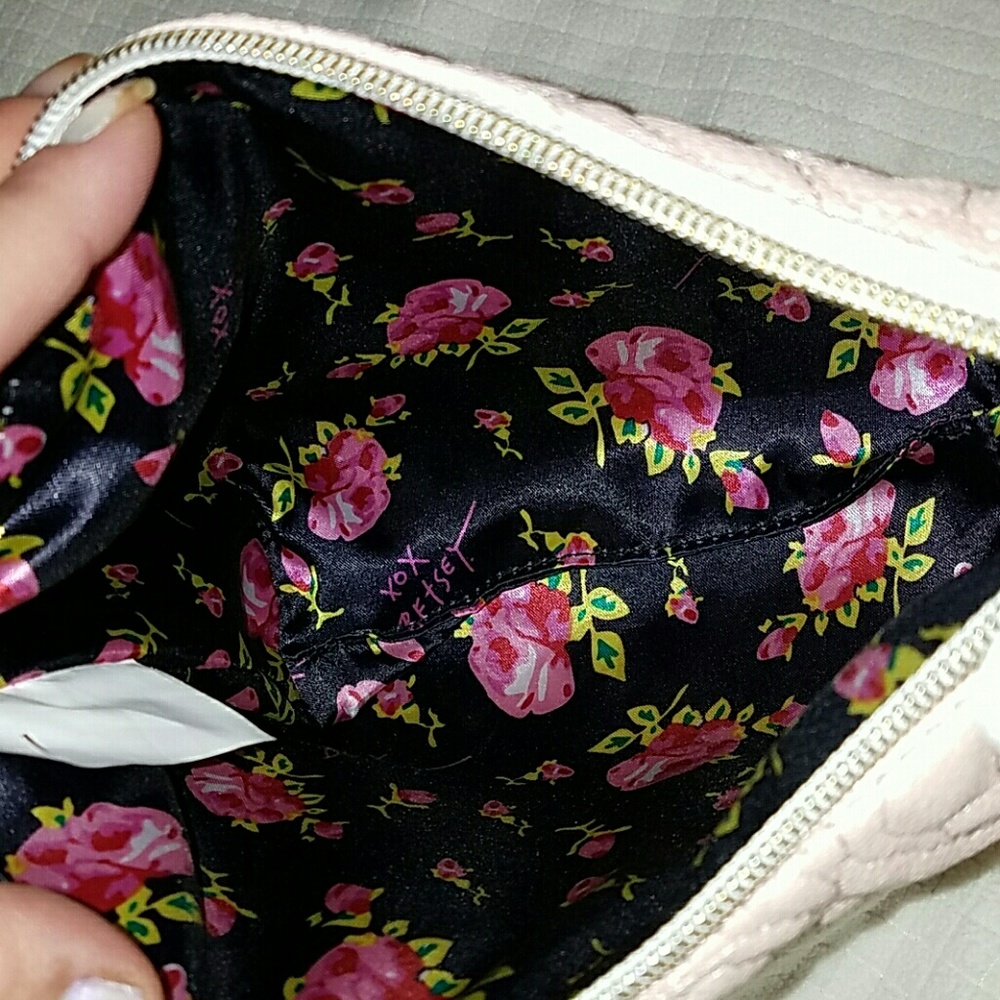 NEW Betsey Johnson cosmetic bag - Picture 5 of 5