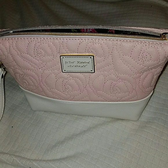 Betsey Johnson Handbags - NEW Betsey Johnson cosmetic bag