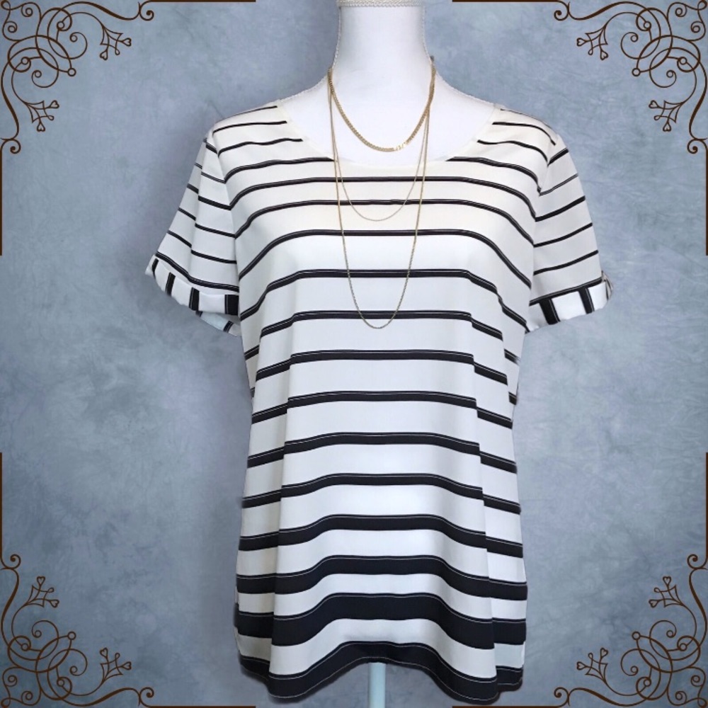 ✨ Black & White Striped Limited Blouse 💕