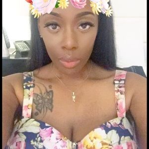 Meet your Posher, Alexis