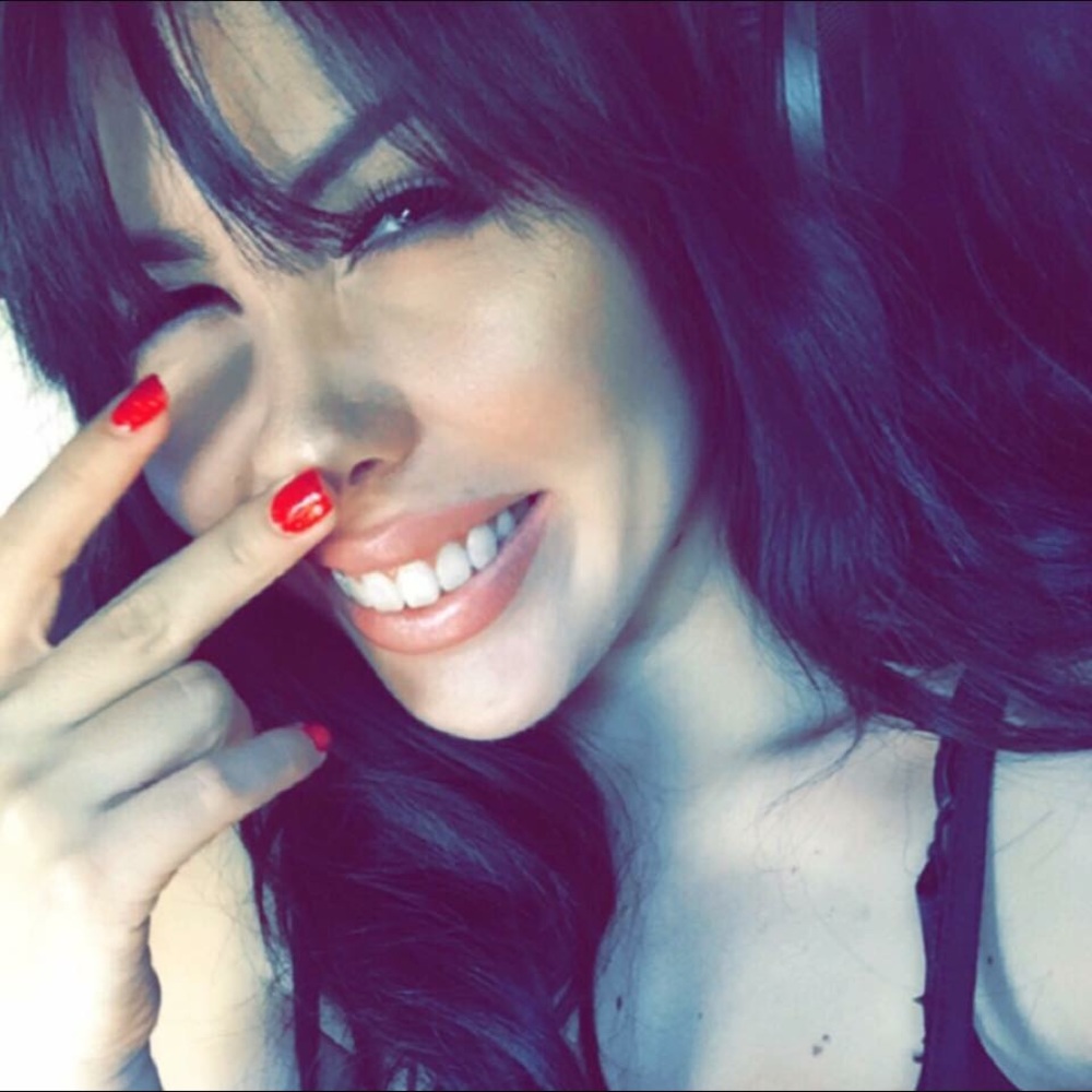 Meet your Posher, Valeria