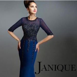 Janique gown size 6. Never worn