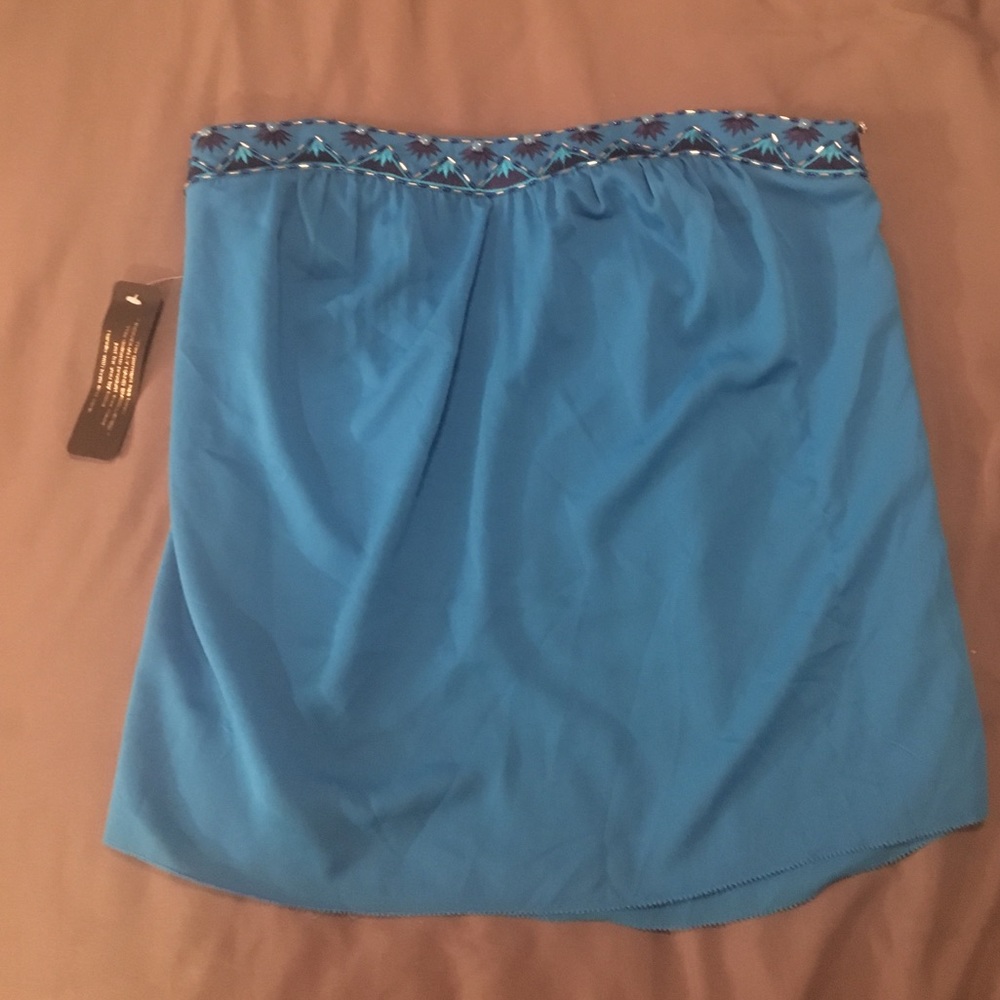 NWT strapless Bebe top!
