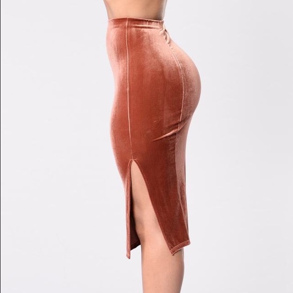 NWT Fashion Nova Rise and Fall Skirt Small - Picture 3 of 4