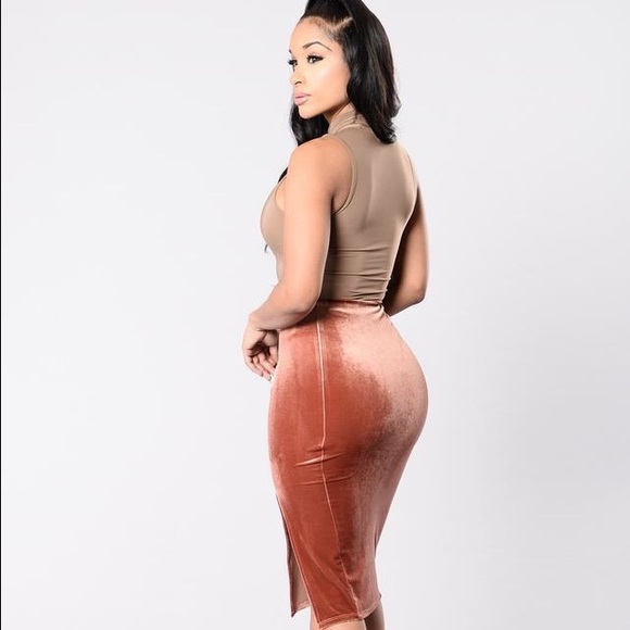 NWT Fashion Nova Rise and Fall Skirt Small - Picture 4 of 4