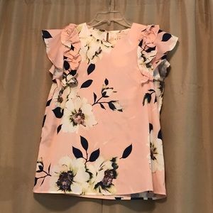 Floral top with ruffles 🌟last day online 3/3🌟