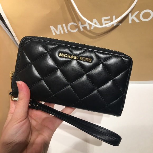 Michael Kors Handbags - 😍Michael Kors Wallet😍