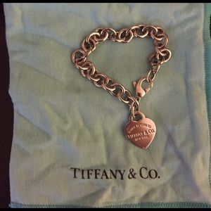 Tiffany & Co. Return to Tiffany heart bracelet