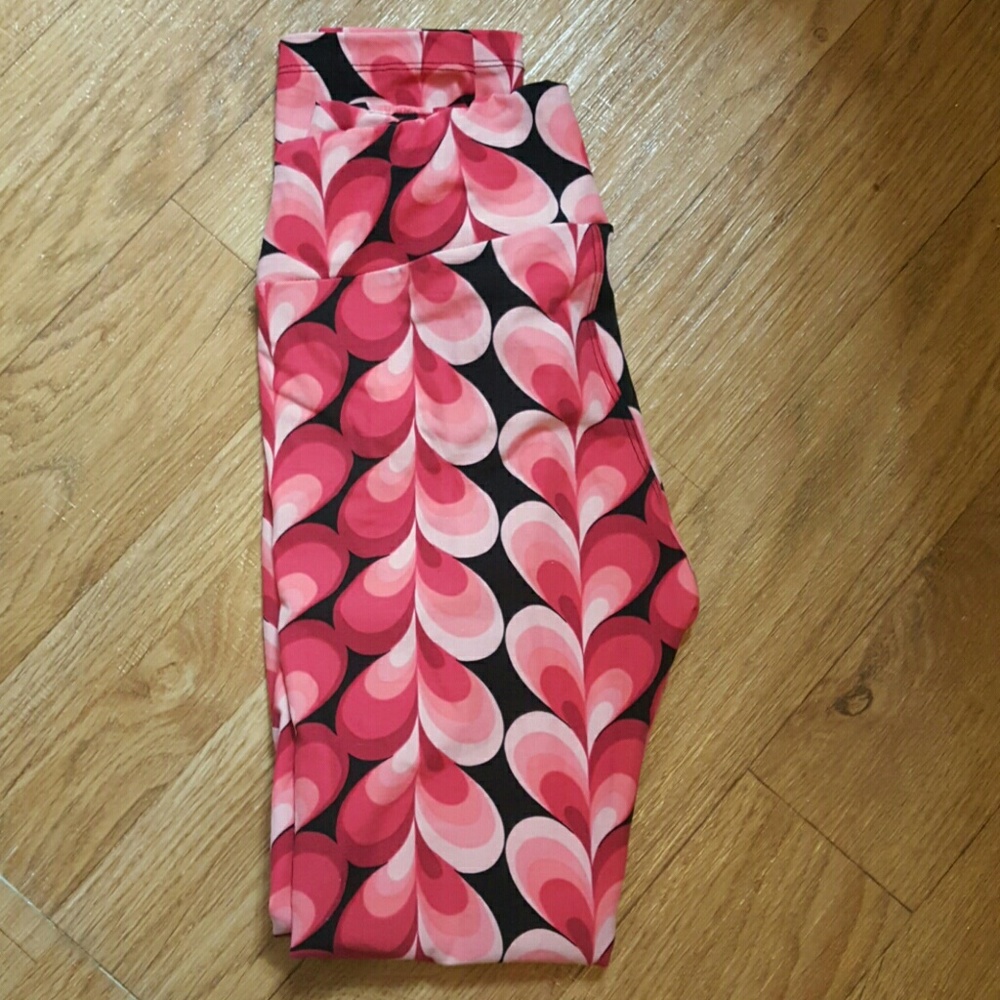 NWOT Lularoe OS Valentine's Leggings