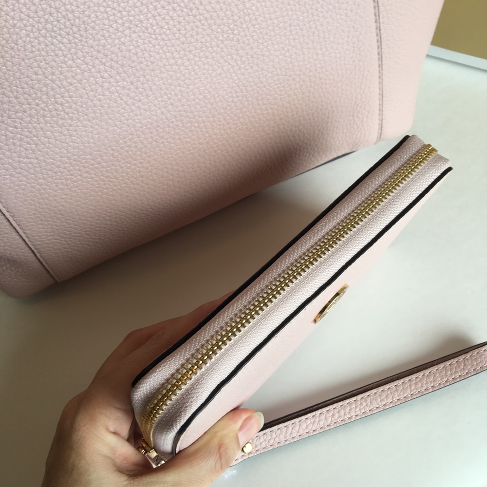 🌸Michael Kors Set🌸 - Picture 3 of 8