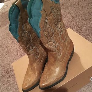 Coconuts brand boots