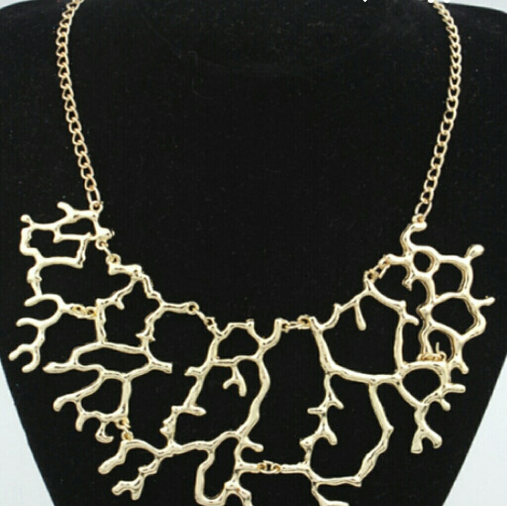 Delicate Statement Necklace - Picture 2 of 3