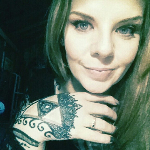 Meet your Posher, Janice - Picture 2 of 5