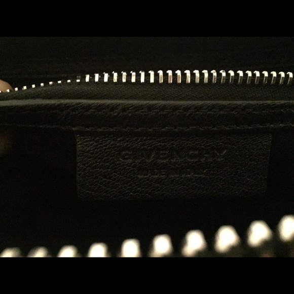 Givenchy - Picture 2 of 4