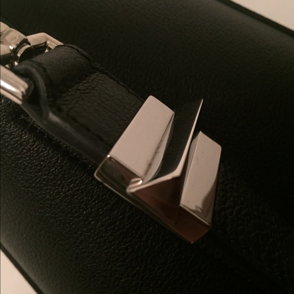 Givenchy - Picture 4 of 4