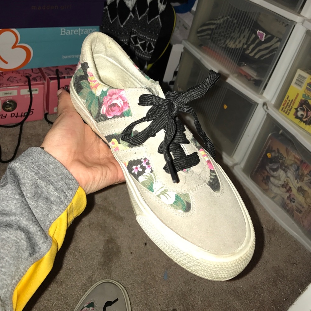 super cute shoes!