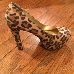 Leopard print pumps