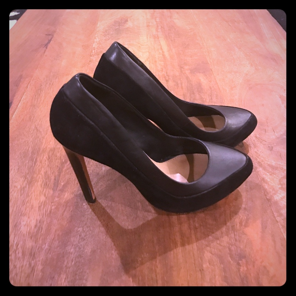Women's Badgley Mischka black two tone heels. 6