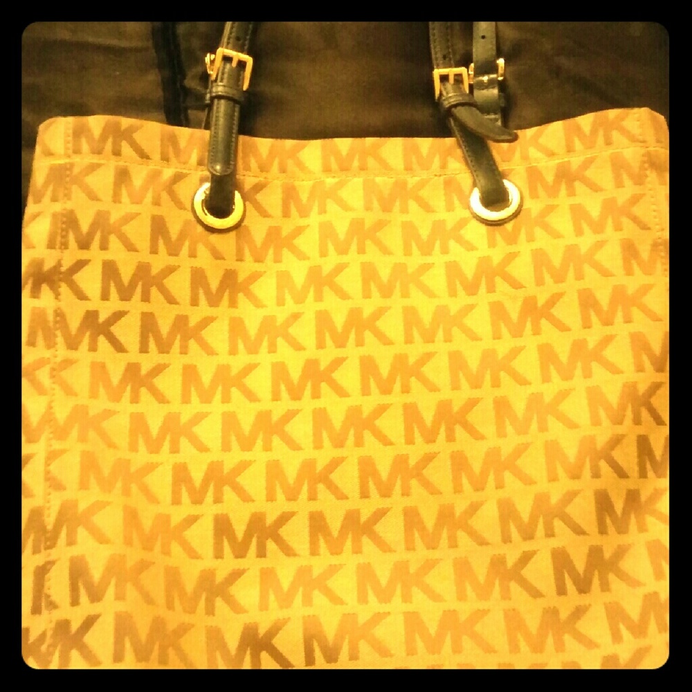 Michael Kors tote PRICE DROP!!