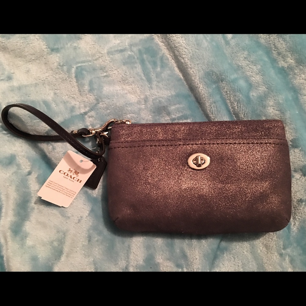 Coach wristlet 🌷