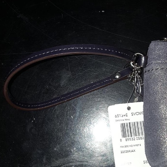 Coach wristlet 🌷 - Picture 6 of 6