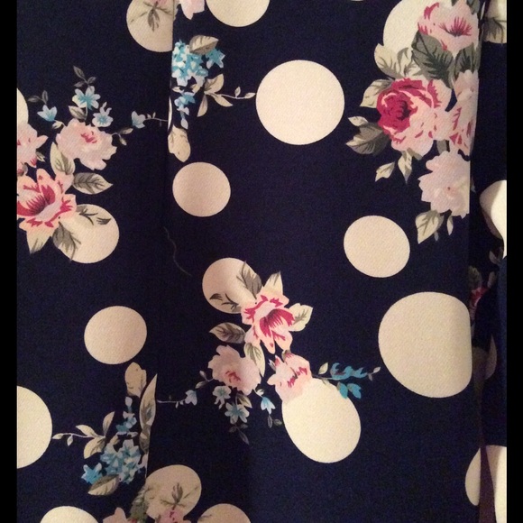 Polka Dots & Roses 3/4 Sleeve Top - Picture 2 of 3