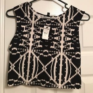 Black & white express crop top