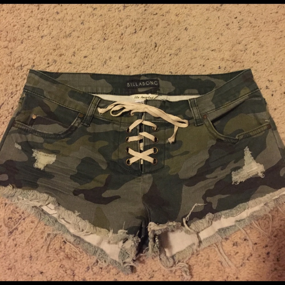 Billabong Camo cut off shorts. Size 27