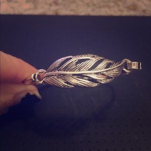 Leaf hook bracelet