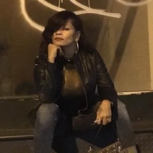 Meet your Posher, Emi