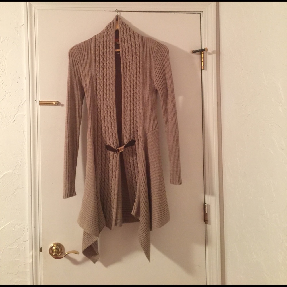 Long Lightweight Sweater with Gold Buckle Closure