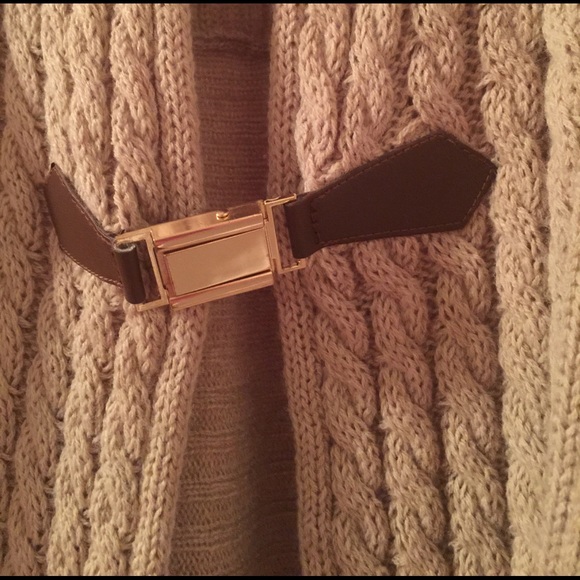 Long Lightweight Sweater with Gold Buckle Closure - Picture 2 of 3
