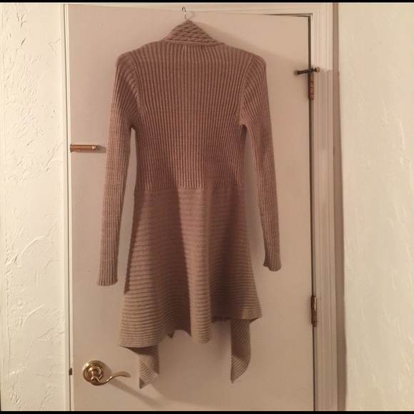 Long Lightweight Sweater with Gold Buckle Closure - Picture 3 of 3