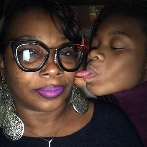 Meet your Posher, Sha'ron