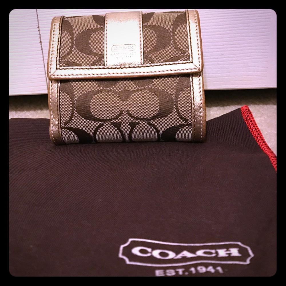 Coach Wallet (Gold)