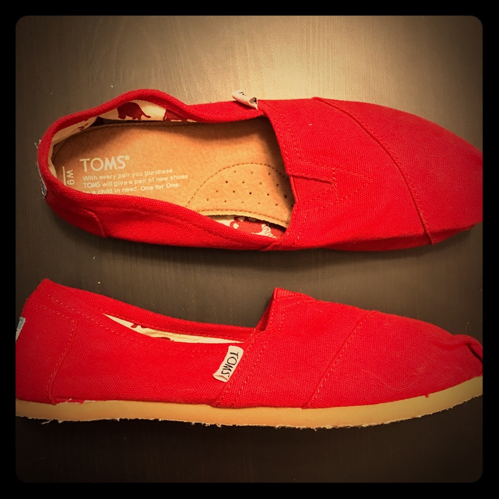 Tom's classic canvas shoes